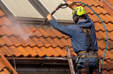 Démoussage et hydrofuge de toiture à Quettehou